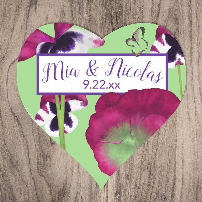 Flores verdes magenta Pegatinas del corazón person (spring summer green magenta berry pink pansy heart-shaped wedding monogram bride groom names sticker)