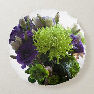 flores verdes y moradas cojín redondo