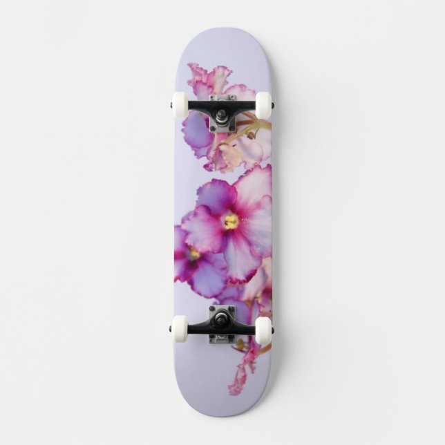Flores violetas 7¼" Skateboard completo (Anverso)