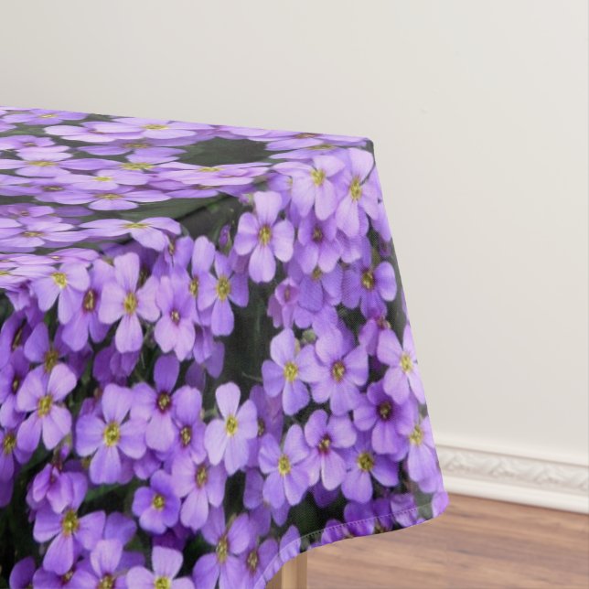 Flores violetas de manteles violetas primavera (In Situ)