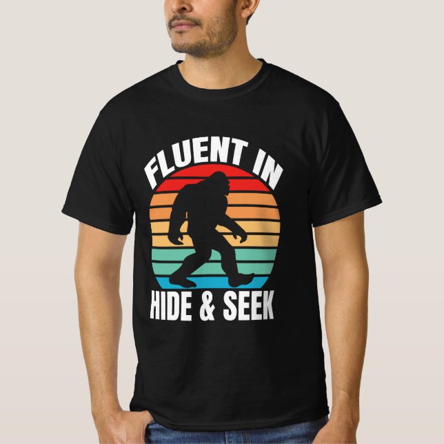Fluent in Hide y Seek graciosa camiseta de pie (Anverso)