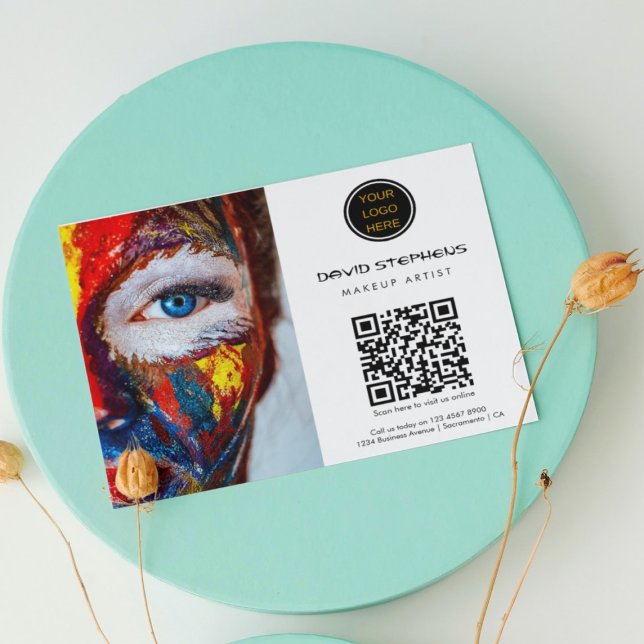 Flyer Artista de maquillaje de código QR con logotipo co (Subido por el creador)