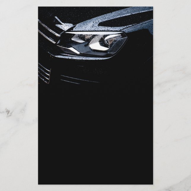 Flyer Auto negro con la lluvia cae sobre él (Frente)