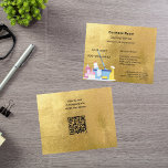 Flyer Código QR de oro del servicio de limpieza<br><div class="desc">Un elegante y glamuroso servicio de limpieza en un fondo de imitación dorada decorado con equipo de limpieza. Personaliza y agrega tu nombre,  información de contacto de texto. Agregue su propio código QR a la dirección de su sitio web en la parte posterior:</div>