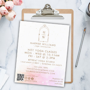 Flyer Código QR del instructor de yoga en monograma rosa