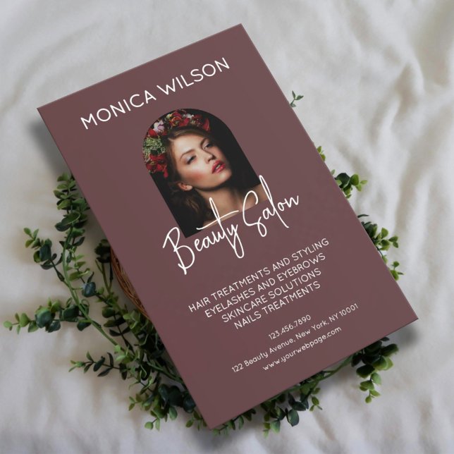 Flyer Elegant minimalist maroon beauty salon (Subido por el creador)