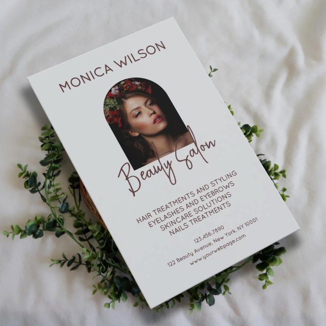 Flyer Elegant minimalist silver gray beauty salon (Subido por el creador)