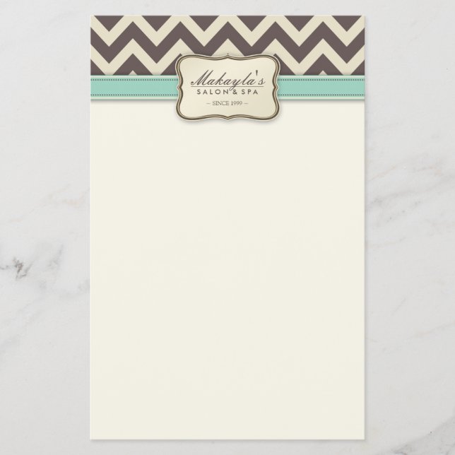 Flyer Elegante Chevron Moderno Beige, Verde y Marrón (Frente)