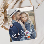 Flyer Elegante presupuesto Guardar foto de fecha románti<br><div class="desc">Presupuesto Moderno y Elegante Retrato manuscrito Vertical Foto Guardar la tarjeta Boda de fecha. La tarjeta de invitación para guardar la fecha incluye una moda y una tipografía elegante con un diseño simple y minimalista sobre un fondo blanco al que se puede añadir la imagen de fotografía de compromiso personalizada....</div>
