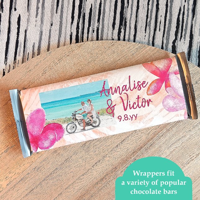 Flyer Envolvente de barra de candelabro de boda tropical (pink tropical wedding candy wrappers personalized chocolate bar labels, pink coral plumeria flowers)