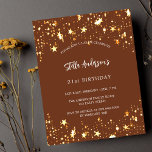 Flyer Invitación de estrellas de oro marrón de cumpleaño<br><div class="desc">Tenga en cuenta que esta invitación está en papel de volante y es muy delgada. Los sobres no están incluidos. Para invitaciones más gruesas (el mismo diseño) visite nuestra tienda. Un fondo marrón decorado con estrellas doradas. Personalice y agregue un nombre y detalles del fiesta. El nombre está escrito con...</div>