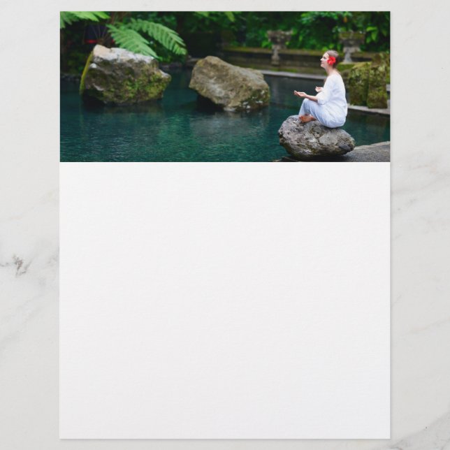 Flyer Joven practica yoga (Frente)