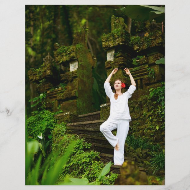 Flyer Joven practica yoga