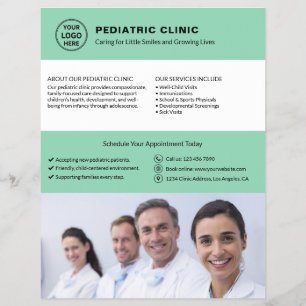 Flyer Logo de médico de clínica pediátrica Foto QR Verde