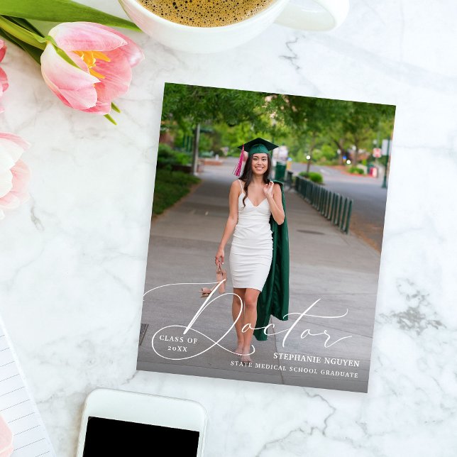 Flyer Médica de presupuesto elegante Invitación de gradu (Subido por el creador)