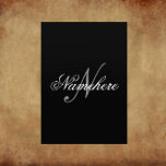 Flyer Monograma único personalizado de nombre blanco y n<br><div class="desc">Diseño de monograma único personalizado en blanco y negro para cualquier persona.</div>