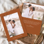 Flyer Naranja quemado de presupuesto Boda Foto Tarjetas<br><div class="desc">Boda de Naranja quemado de presupuesto Gracias Tarjetas que tienen una foto en la parte delantera y trasera. Las tarjetas de agradecimiento contienen una moderna tipografía de escritura cursiva con letras a mano que son elegantes, simples y modernas para usar después de la minimalista celebración del día de la boda....</div>