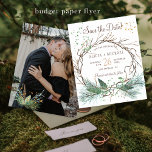 Flyer Presupuestada boda rústica de invierno. FOTO, salv<br><div class="desc">Moderna y rústica boda de invierno elegante, elegante BUDGET, asequible foto personalizado ahorra la plantilla de fecha FLYER sobre un sencillo fondo blanco con una corona de pinos, ramas secas y salpicaduras de acuarela. Adecuado para bodas de Navidades, o de la naturaleza rústica y elegante del invierno. LEA ESTO ANTES...</div>