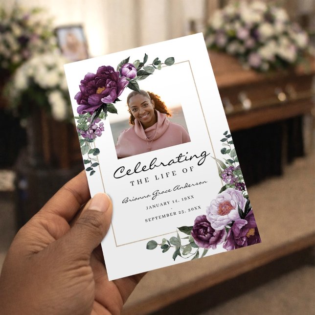 Flyer Purple Floral Bi-Fold Funeral Program Template (Subido por el creador)