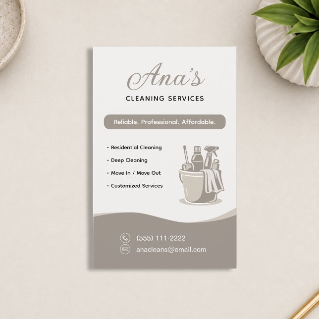 Flyer Servicios de Limpieza de Casas Beige Neutro (House Cleaning Services Neutral Beige Flyer)