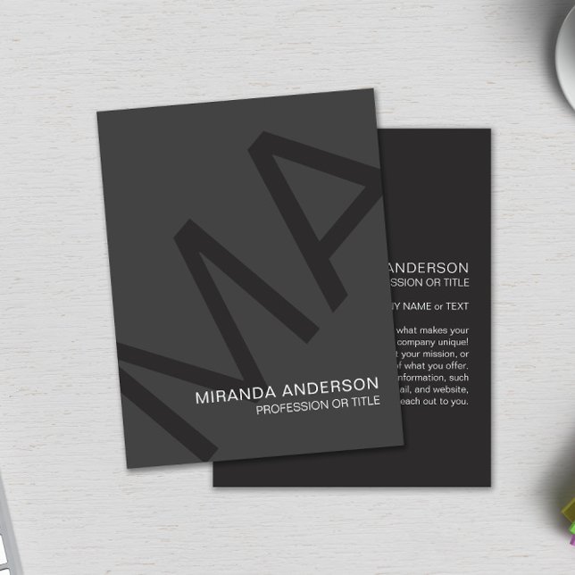 Flyer Tipografía Moderna Negrita Monograma Profesional  (Subido por el creador)