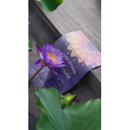 Flyer YOGA Studio Open House Relieve metalizado dorado M