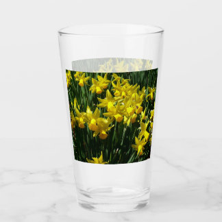 Focos amarillos y flores de primavera alegres