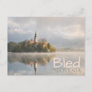 Foggy Bled Lake sunrise doble postal de texto
