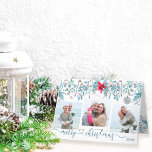 Foliage de invierno 3 tarjeta de vacaciones con gu<br><div class="desc">Tarjeta navidad personalizada con 3 fotos y tipografía de escritura elegante. Diseño acuático con poinsettia y follaje de invierno en tonos grises azules y verde agua de marea. La plantilla de fotos mostrará automáticamente sus fotos en formato cuadrado. También puede agregar el año al frente y un mensaje personalizado dentro....</div>
