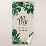 Foliage Tropical Trendy Greenery Boda Mr.<br><div class="desc">Foliage Tropical Trendy Greenery and Gold Leaves Personalizó al Sr. y a la Sra. Toallas de Apellido - Marker de moda Brushed Script Lettering. ¡Un placer para la luna de miel de los recién casados! En una atrevida paleta de colores de ricos verdes, esmeralda y Relieve metalizado dorado. Este diseño...</div>
