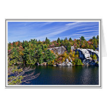 Follaje de otoño alrededor del lago Minnewaska