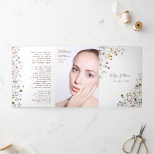 Folleto del tríplio de flores silvestres