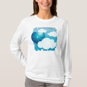 Fondo de nubes con corazón, camiseta