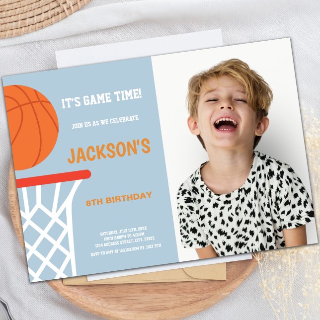 Fondo gris azul Invitación al baloncesto foto (Blue Gray Background Basketball Invitations photo)