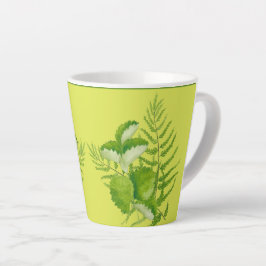 Formas en verde en una pequeña taza de latte