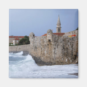 Fortaleza vieja Budva en el imán cuadrado de