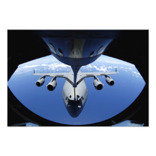 Foto A.C. - 17 Globemaster III recibe el combustible
