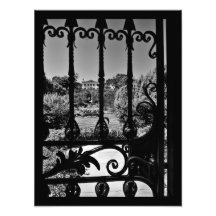 A través de la puerta