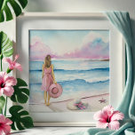 Foto Acuarela por la línea costera<br><div class="desc">"By the Shoreline" es una de mis más recientes pinturas acuáticas de escenas de playa, que capturan un momento sereno con suaves tonos rosa de arte y un tranquilo mar azul. Esta emotiva pieza de arte playero muestra a una mujer al borde del agua y a un segundo gorra de...</div>