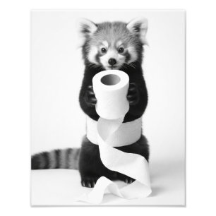 Foto Adorable Panda Rojo Sosteniendo Papel Higiénico Mi