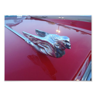 Foto Adorno de capó de mujer voladora Cadillac rojo