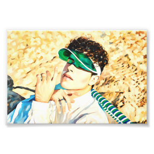 Foto Adulto joven elegante relajante al aire libre