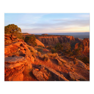 Foto Amanecer en el sendero Grand View en el Monumento