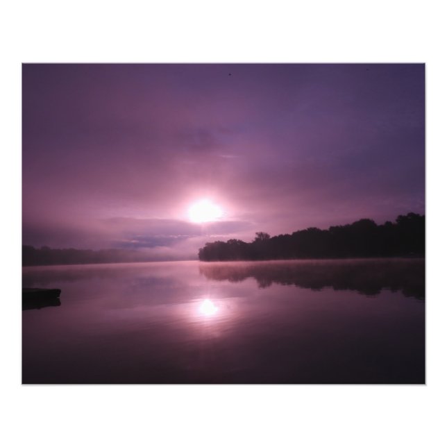 Foto Amanecer morado sobre el agua (Frente)