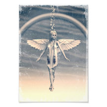 Ángel ventilado bajo el arcoiris