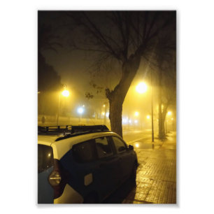 Foto Anochecer tranquilo envuelto en niebla