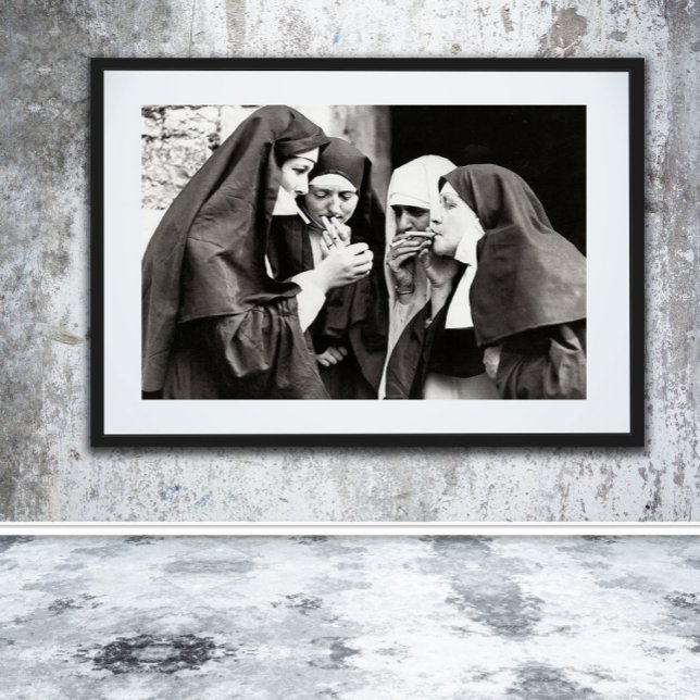 FOTO ANTIGUA DE MONJAS FUMANDO (Subido por el creador)