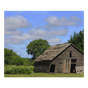 Foto Antiguo granero de Kansas con cielo azul y nubes b