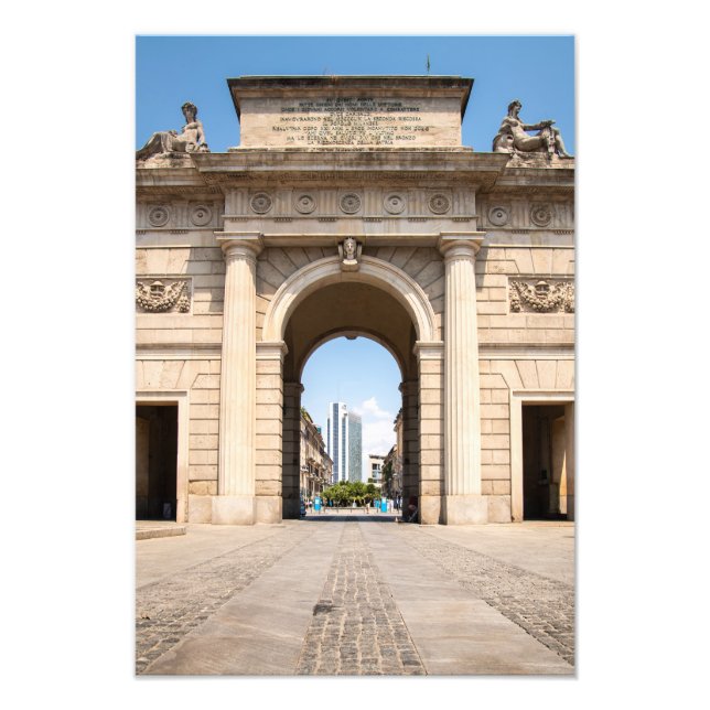 Foto Arco de triunfo en el centro de Milán (Frente)