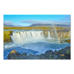 Foto Arcoiris sobre la caída de agua del río Godafoss,